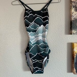Eleve leotard size xs with mountain design